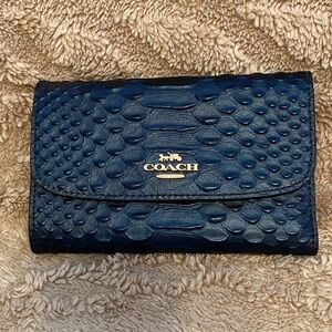 Coach medium envelope wallet Metallic Blue NEVER USED